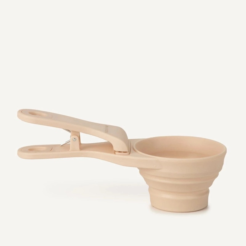 Maxbone Eats Scoop Dog Food Clip